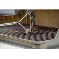 Weber Grill Brush 1.09 In. H X 21 In. L X 7.09 In. W 1 Pk -Grill Masters Outlet 3d30b2c3 bbd0 4e27 ad9c 5385ea7e2bdb