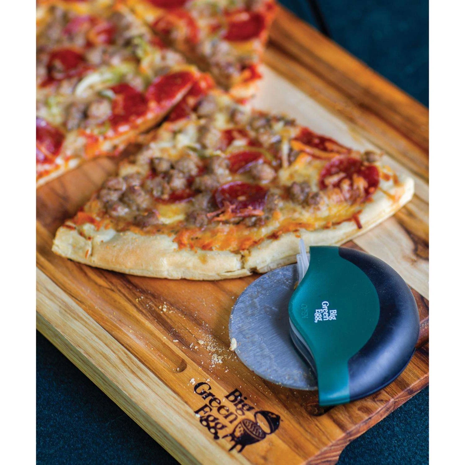 Big Green Egg Stainless Steel Green Pizza Cutter 1 Pk 4 Big Green Egg Stainless Steel Green Pizza Cutter 1 Pk - Image 2